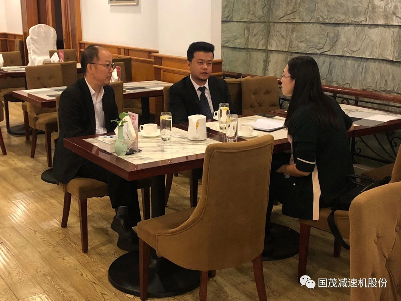 國茂減速機徐彬總經理接受新華社的記者采訪 國茂減速機徐彬總經理接受新華社的記者采訪